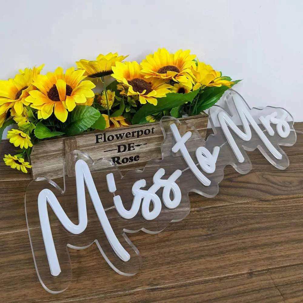 2562-banner-luminos-neon-mrss-to-mrs-fundal-transparent-luminozitate-reglabila-54-x-18-cm-1-6612f15c2b9b2